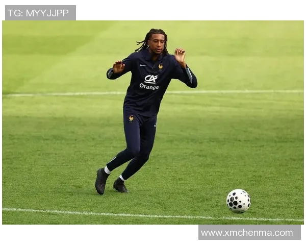 足球世界杯球队赛前热身训练及战术演练